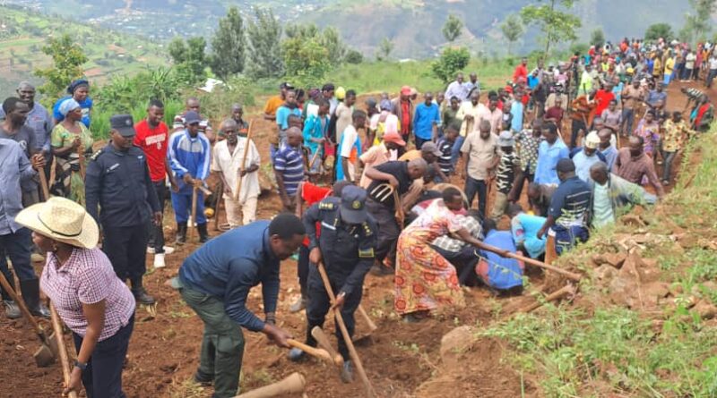 Gicumbi: Ab’i Rutare barishimira ko basoje umwaka wa 2025 bakoze umuhanda wari warabazengereje