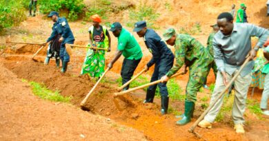 Gicumbi: Guverineri Mugabowagahunde yibukije abatuye Gishambashaho ko guharanira ubutwari  bishobora kugerwaho
