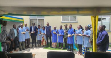 Gicumbi: Imbamutima z’abajyanama b’ubuzima bahawe Smart phone bagasezera kugendana ibitabo