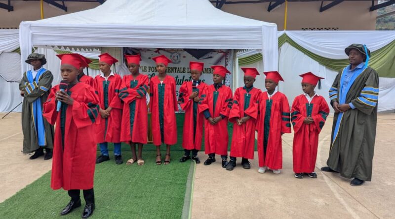 Ishuri rya Le Flambeau ryatanze impamyabumenyi ku banyeshuri basoje umwaka w’amashuri basabwa ikintu gikomeye