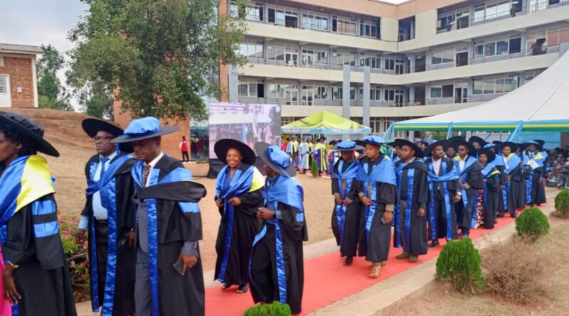 Gicumbi: Abiga muri Kaminuza ya UTAB basoje amasomo biyemeza gutanga umusanzu ukomeye mu kubaka u Rwanda.