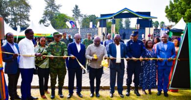 Amajyaruguru: Guverineri yakebuye urubyiruko rutarazibukira ibirwangiza